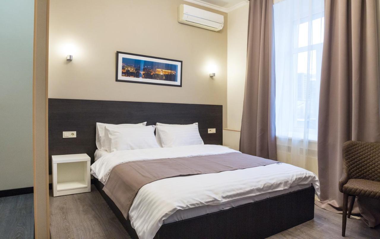 911 Apartments Khreshchatyk Kiev Exterior photo